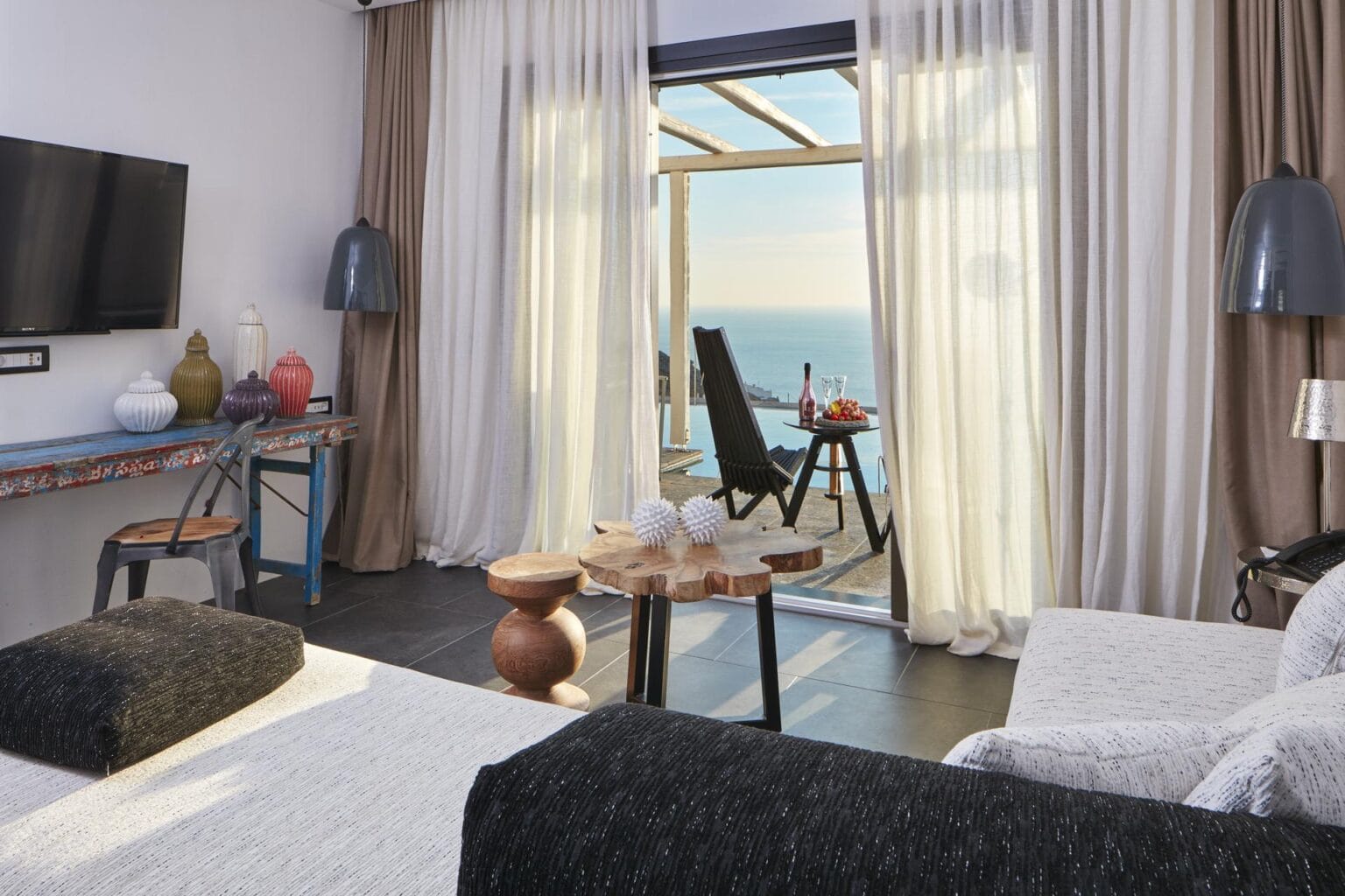 Hotel Myconian Avaton Resort - A Member of Design Hotels, Mykonos widok z sypialni na morze