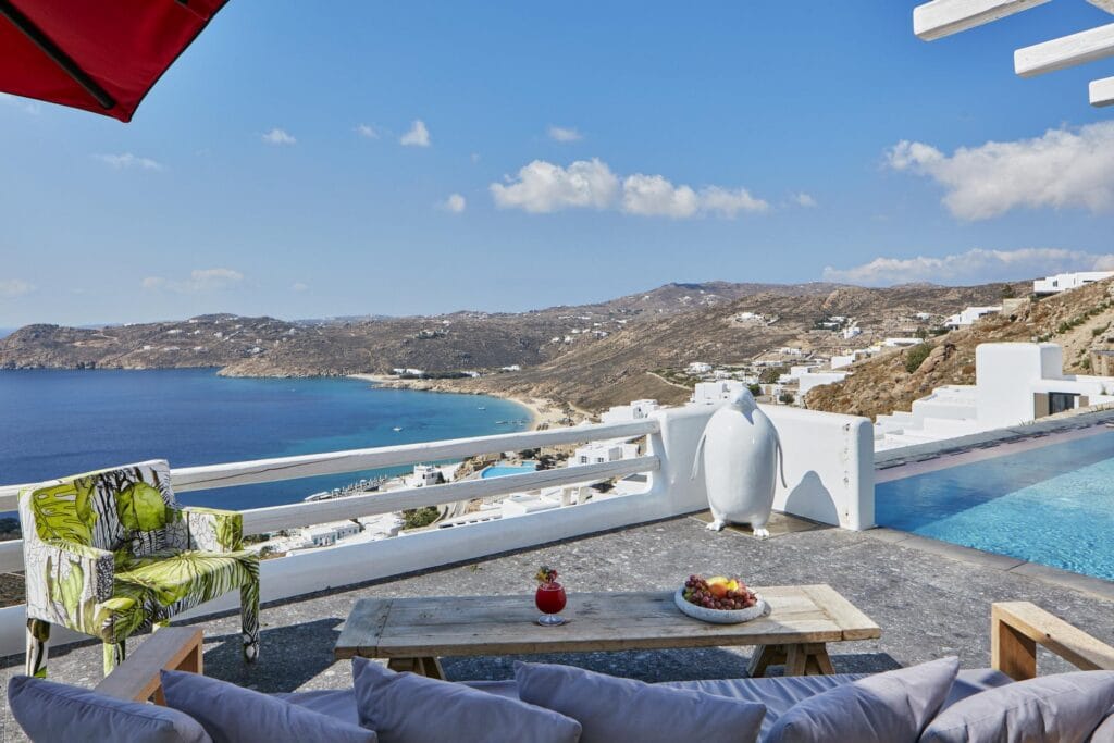 widok z tarasu na okolicę i morze Hotel Myconian Avaton Resort - A Member of Design Hotels, Mykonos