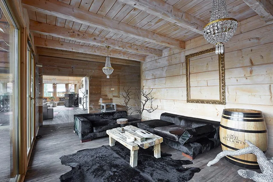 NoName-Luxyr-Hotel-lobby-3.jpg