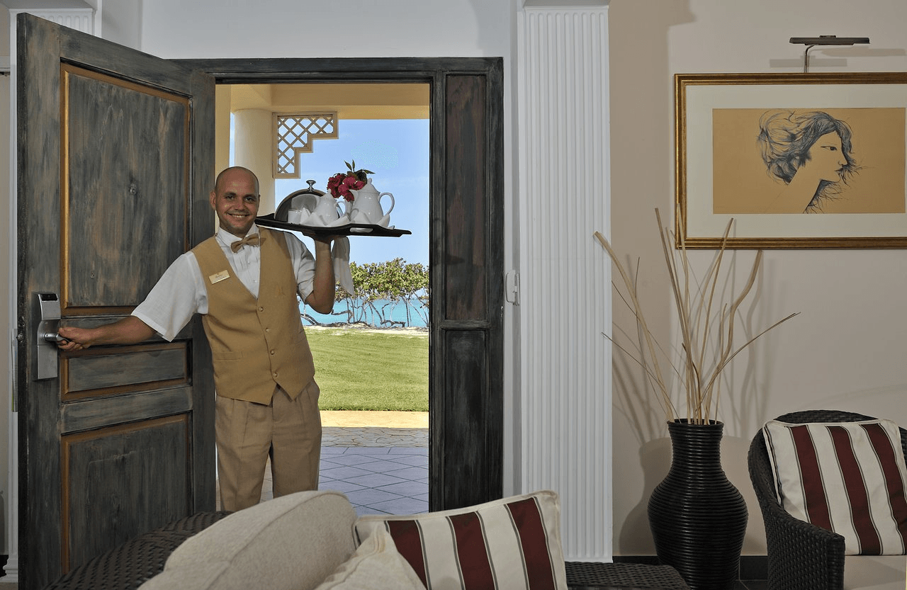 ParadisusVaradero_Kuba_waiter.png