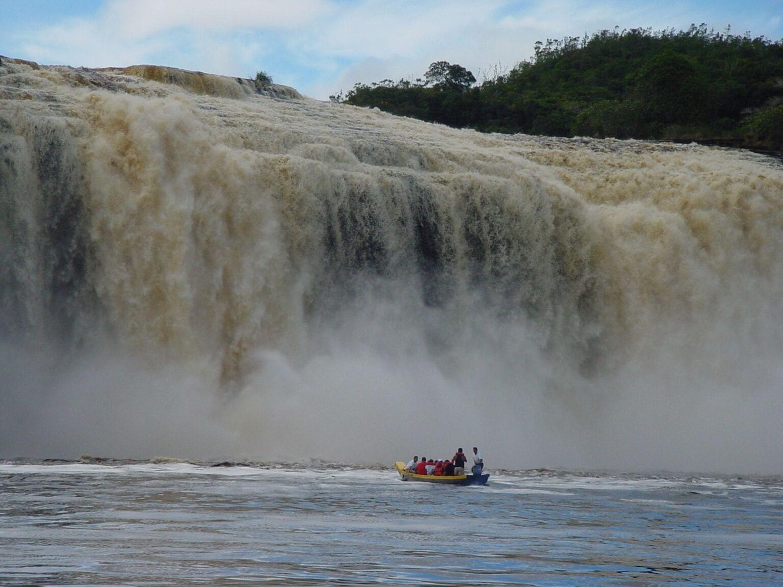 Park-Narodowy-Canaima-Wodospad-Salto-el-Sapo.jpg