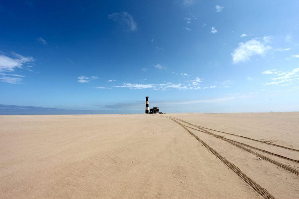 Pelican-Point-Lodge-Namibia-najlepsze-lodge-w-Namibii-luksusowe-hotele-w-Namibii-ekskluzywne-wyprawy-do-Namibii-Namibia-Szkieletowe-wybrzeze-14.jpg