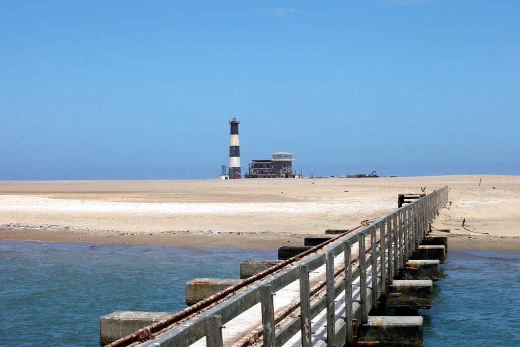 Pelican-Point-Lodge-Namibia-najlepsze-lodge-w-Namibii-luksusowe-hotele-w-Namibii-ekskluzywne-wyprawy-do-Namibii-Namibia-Szkieletowe-wybrzeze-4.jpg