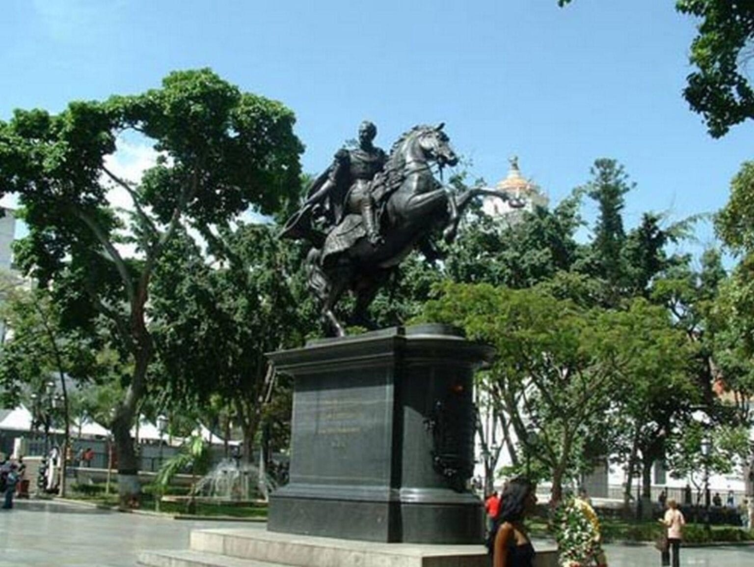 Plaza-Bolivar.jpg