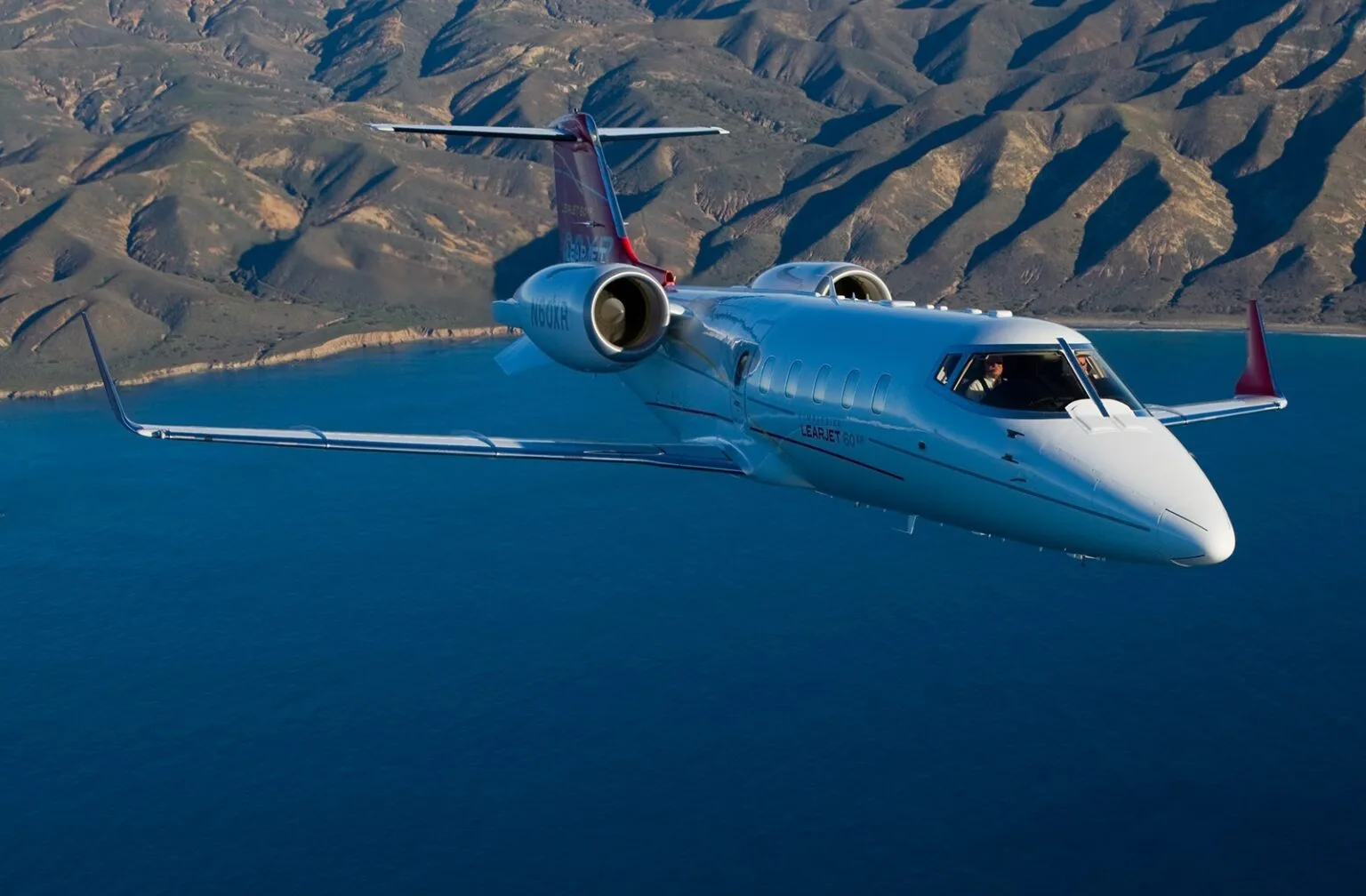 Частный самолет-бомбардир-learjet-60xr.jpg