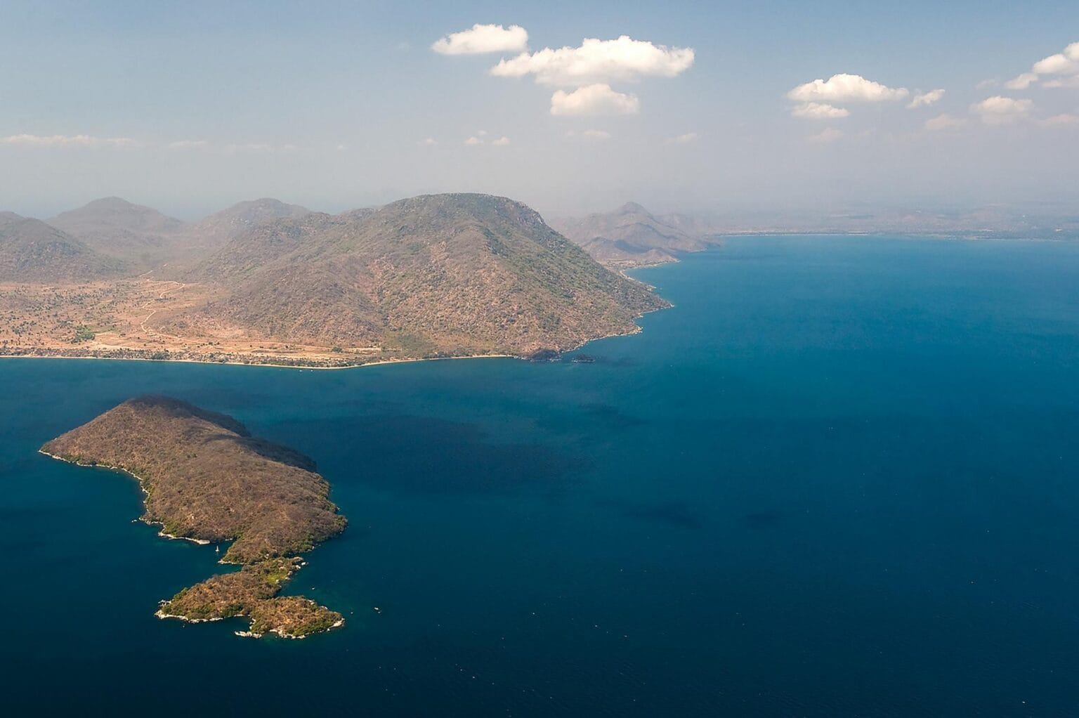 Pumulani08_044-Aerial-shot-over-Lake-Malawi.jpg