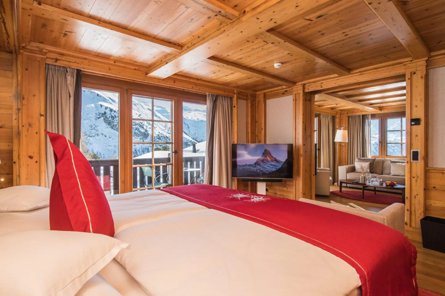 Raffelalp-best-mountain-hotels-where-to-ski-2022-mountain-hotels-for-winter-switzerland-best-hotels-5.jpg