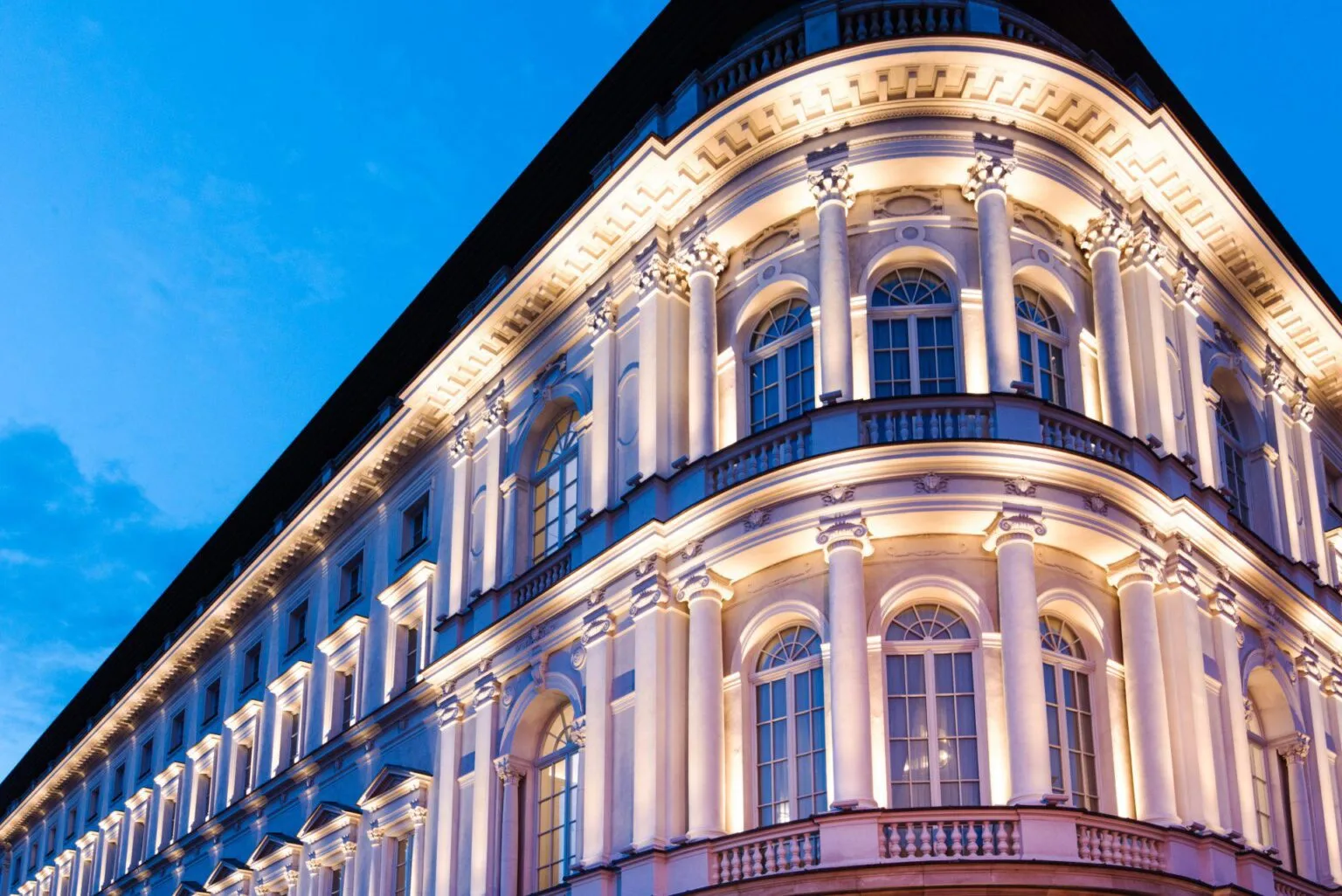 Raffles-Europejski-Warszawa-budynek.jpg