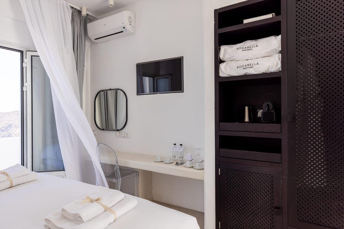 Rocabella-Santorini-najlepsze-hotele-na-Santorini-wycieczki-na-Santorini-luksusowe-wycieczki-do-Grecji-12.jpg