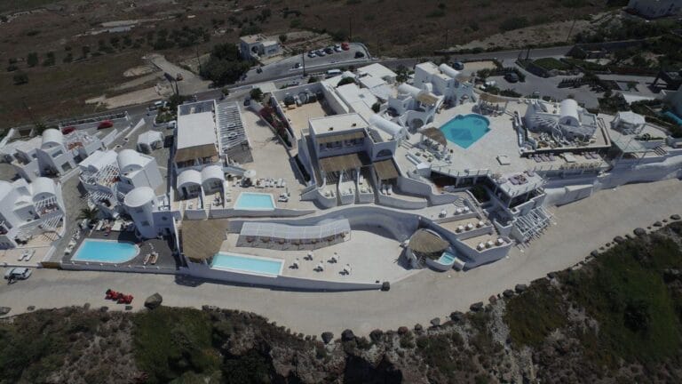 Rocabella Santorini,Rejs Jachtem i katamaranem po greckim morzu,Idealne wakacje we dwoje na Santorini,Hotel blisko lotniska w Santorini