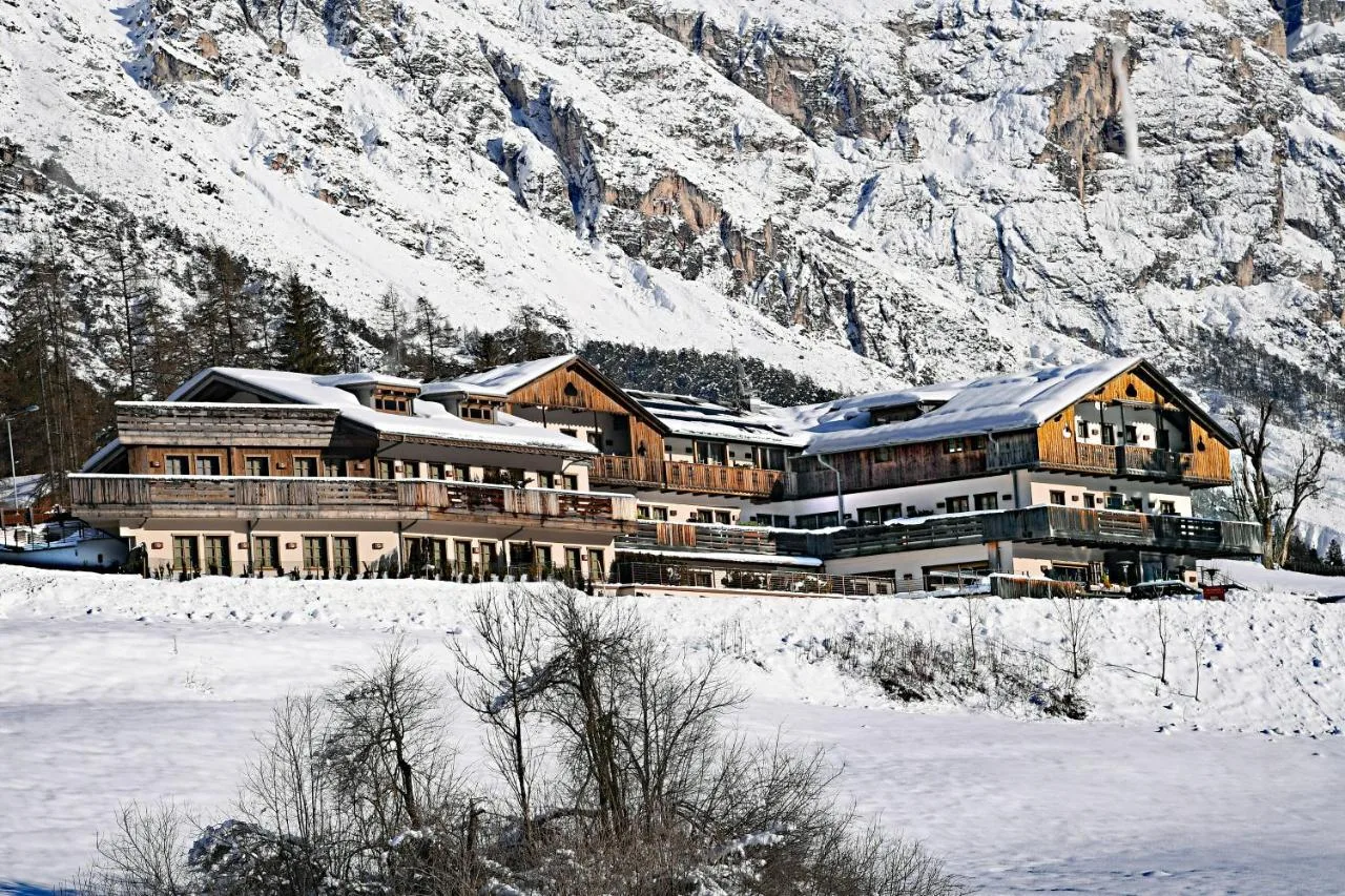 Rosapetra-Spa-Resort-luksusowe-hotele-gorskie-we-Wloszech-wyjazdy-na-narty-do-Wloch-z-biurem-podrozy-najlepsze-hotele-w-Dolomitach-17.jpg