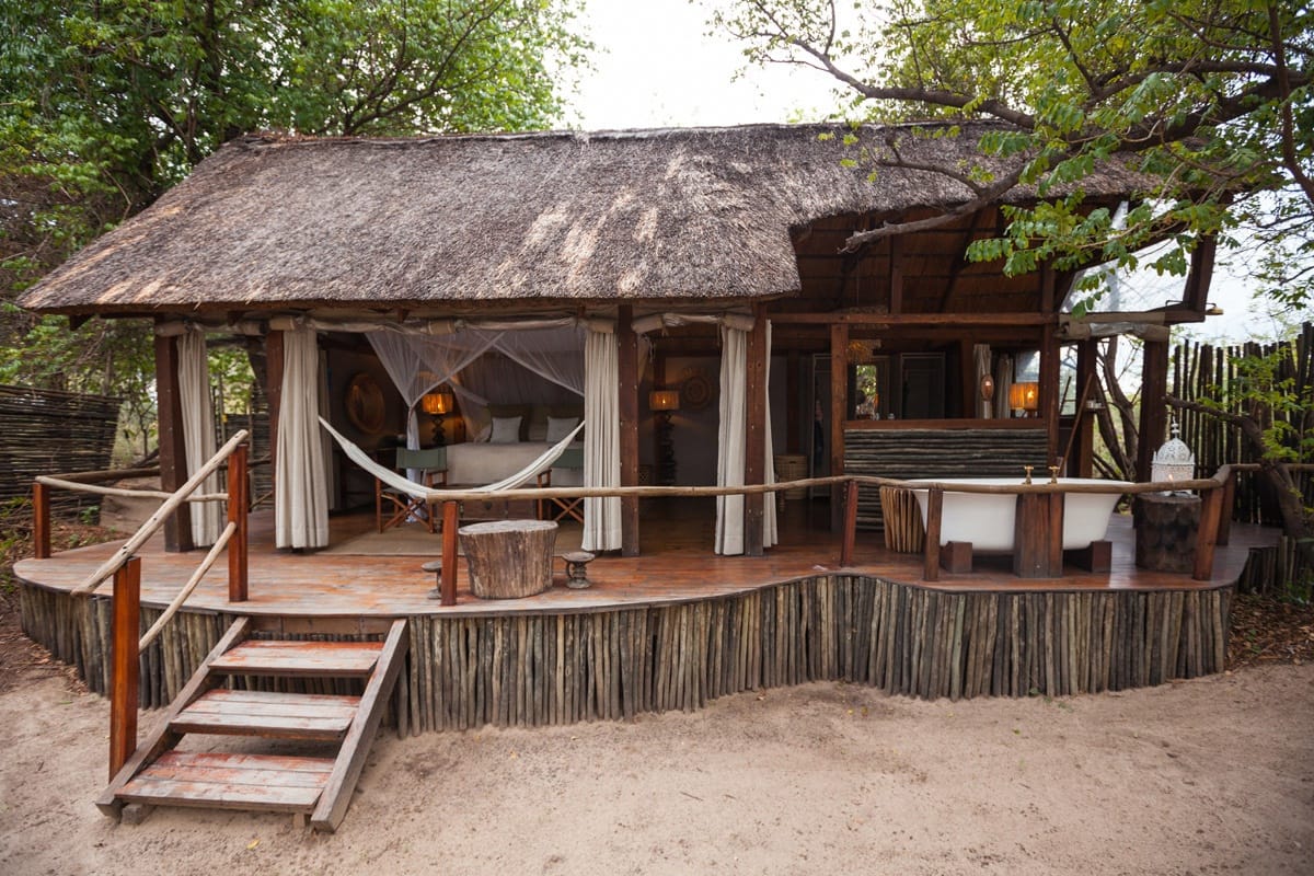 Sindabezi-Island-Camp-Zambia-najlepsze-hotele-w-Zambii-luksusowe-wakacje-w-Zamibii-ekskluzywne-wyprawy-do-Zambii-szyte-na-miare-zwiedzanie-Zambii-najwazniejsze-atrakcje-Zambii-18.jpg