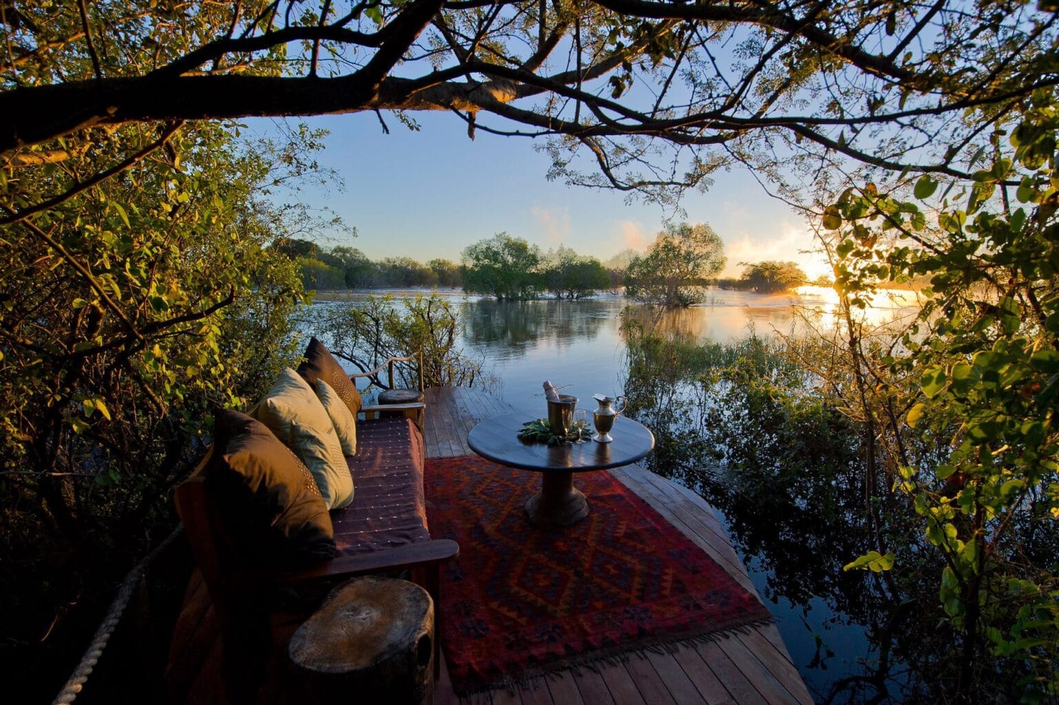 Sindabezi-Island-Camp-Zambia-najlepsze-hotele-w-Zambii-luksusowe-wakacje-w-Zamibii-ekskluzywne-wyprawy-do-Zambii-szyte-na-miare-zwiedzanie-Zambii-najwazniejsze-atrakcje-Zambii-41.jpg