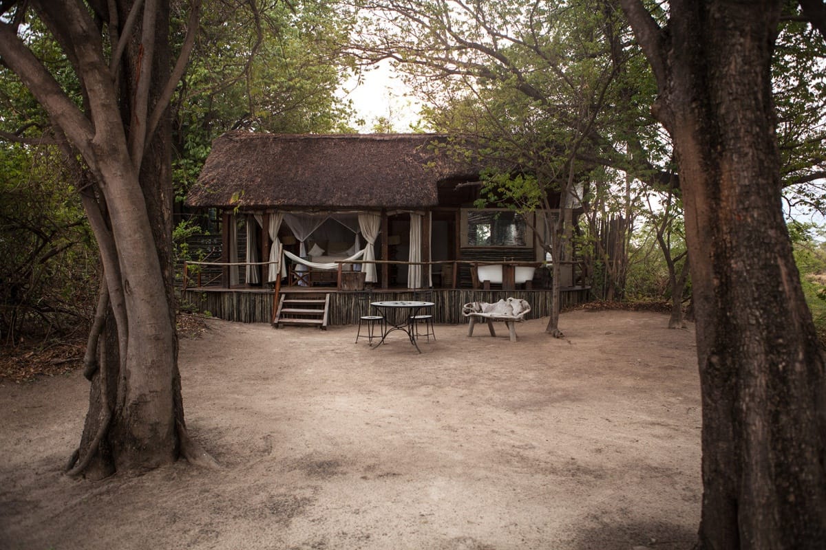 Sindabezi-Island-Camp-Zambia-najlepsze-hotele-w-Zambii-luksusowe-wakacje-w-Zamibii-ekskluzywne-wyprawy-do-Zambii-szyte-na-miare-zwiedzanie-Zambii-najwazniejsze-atrakcje-Zambii-8.jpg
