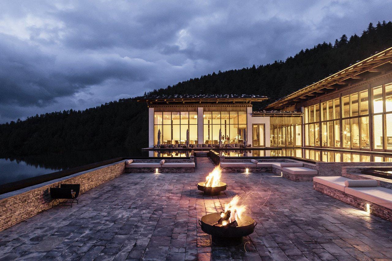 Six-Senses-Bhutan-ogniska.jpg