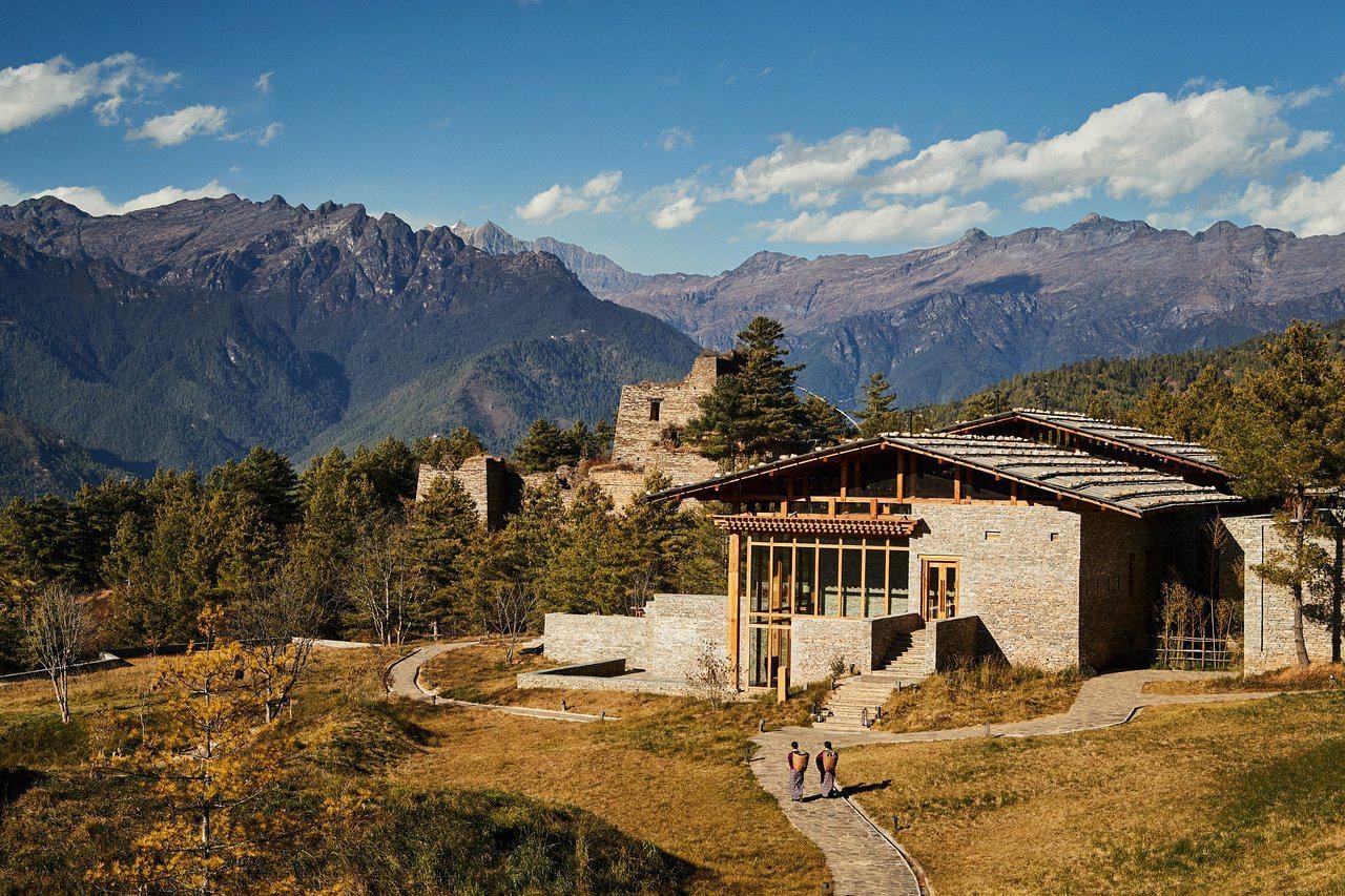 Six-Senses-Bhutan-z-zewnatrz.jpg