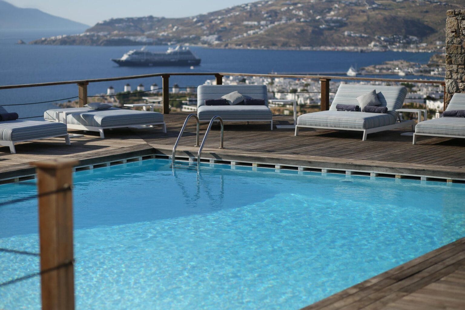 Tharroe-Of-Mykonos-luksusowe-hotele-na-Mykonos-wakacje-w-Grecji-luksusowe-wczasy-w-Grecji-hotel-dla-rodzin-na-Mykonos-14.jpg