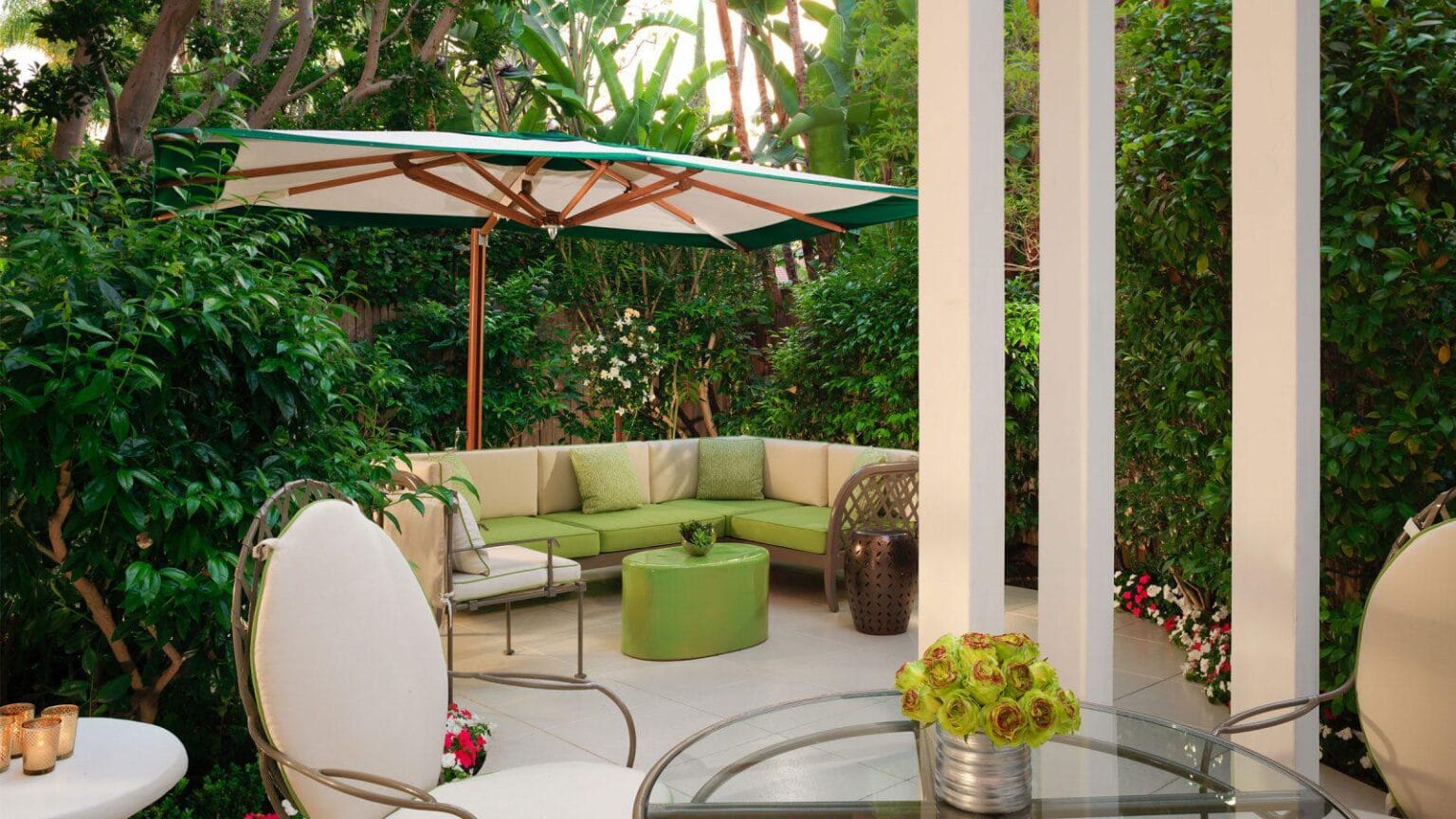 The-Beverly-Hills-Hotel-suite-patio.jpg