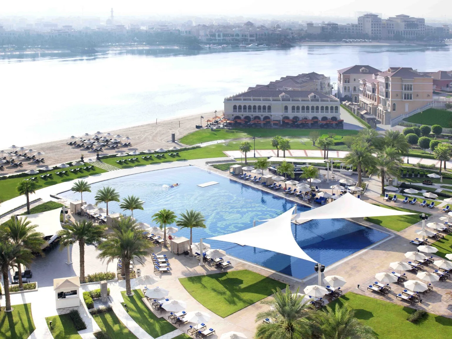 The-Ritz-Carlton-Abu-Dhabi-Grand-Canal-Pool-Beach-5