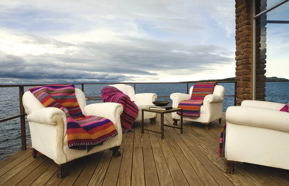 Titilaka-Lodge-Peru-terrace-nad-lake.jpg