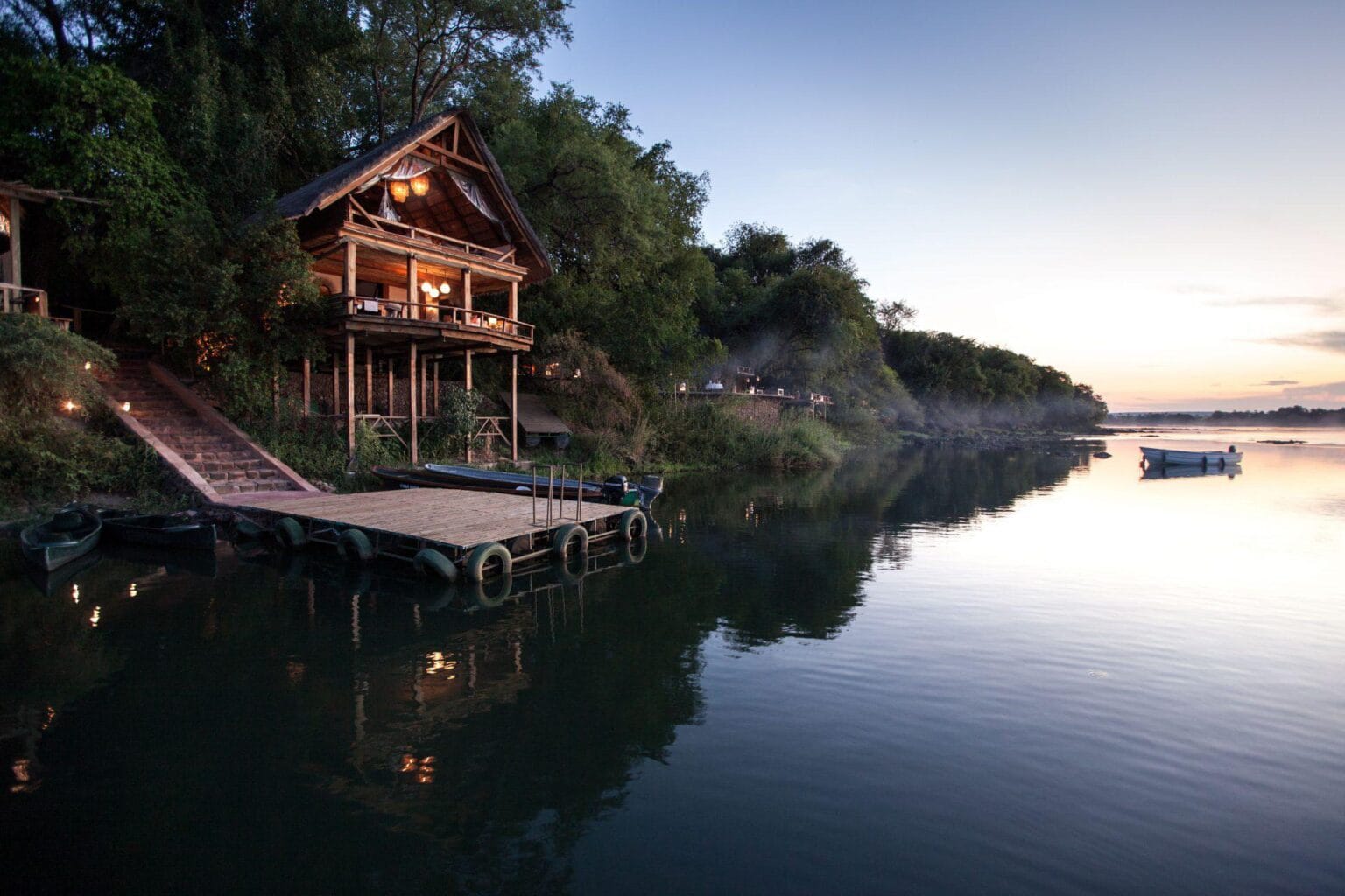 Tongabezi-Lodge-Zambia-najlepsze-hotele-w-Zambii-luksusowe-wakacje-w-Zamibii-ekskluzywne-wyprawy-do-Zambii-szyte-na-miare-zwiedzanie-Zambii-najwazniejsze-atrakcje-Zambii-15.jpg