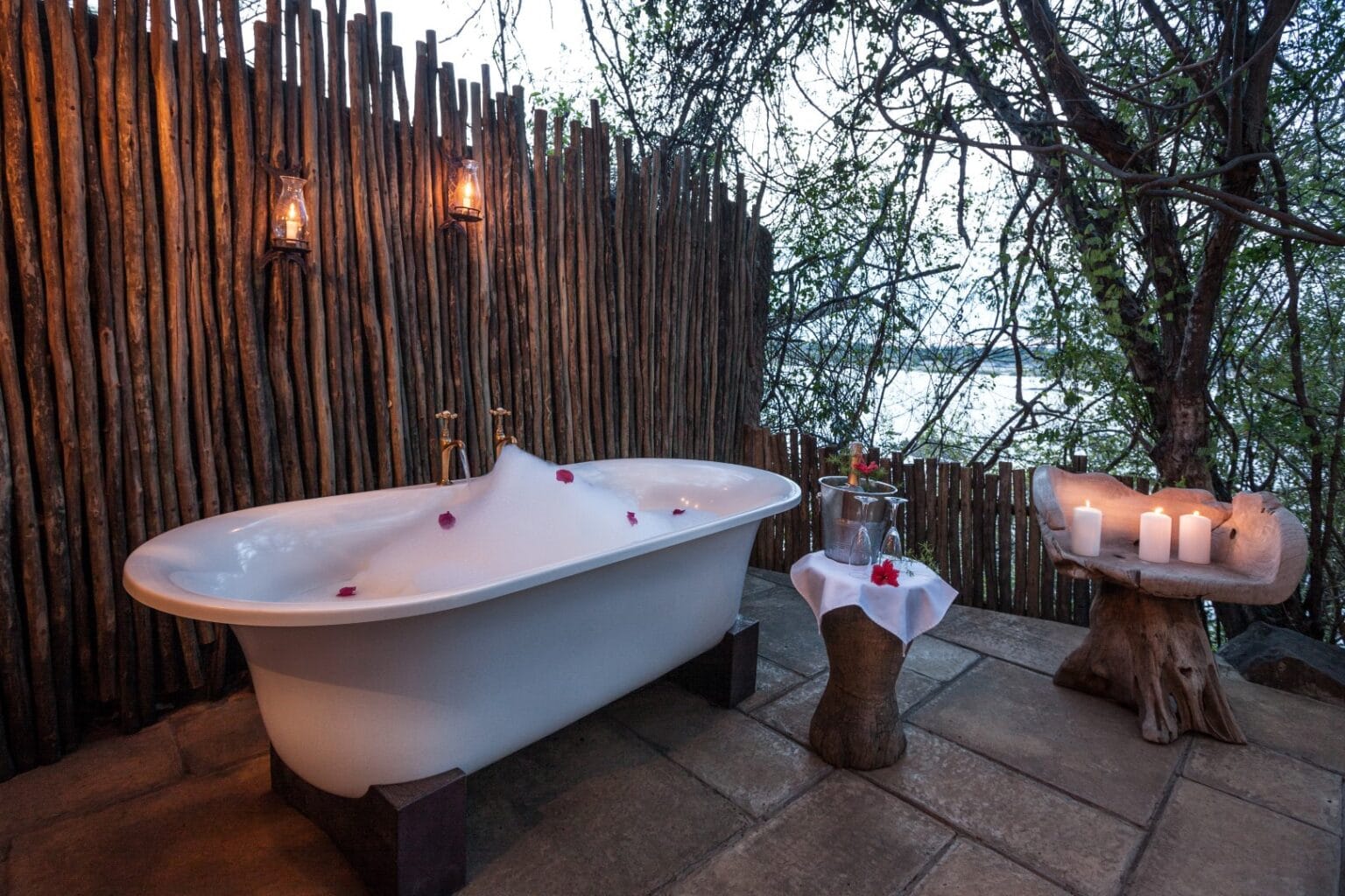 Tongabezi-Lodge-Zambia-najlepsze-hotele-w-Zambii-luksusowe-wakacje-w-Zamibii-ekskluzywne-wyprawy-do-Zambii-szyte-na-miare-zwiedzanie-Zambii-najwazniejsze-atrakcje-Zambii-48.jpg