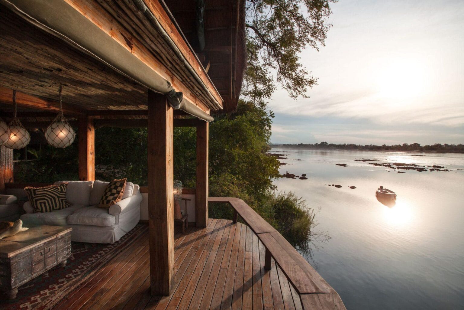 Tongabezi-Lodge-Zambia-najlepsze-hotele-w-Zambii-luksusowe-wakacje-w-Zamibii-ekskluzywne-wyprawy-do-Zambii-szyte-na-miare-zwiedzanie-Zambii-najwazniejsze-atrakcje-Zambii-5.jpg
