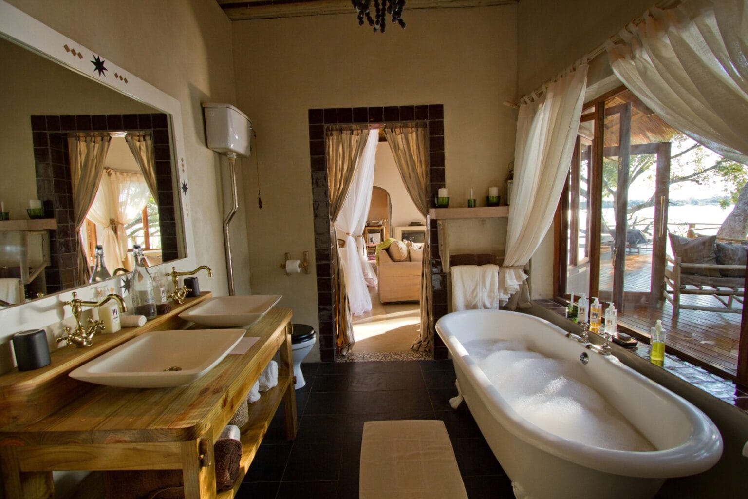 Tongabezi-Lodge-Zambia-najlepsze-hotele-w-Zambii-luksusowe-wakacje-w-Zamibii-ekskluzywne-wyprawy-do-Zambii-szyte-na-miare-zwiedzanie-Zambii-najwazniejsze-atrakcje-Zambii-56.jpg
