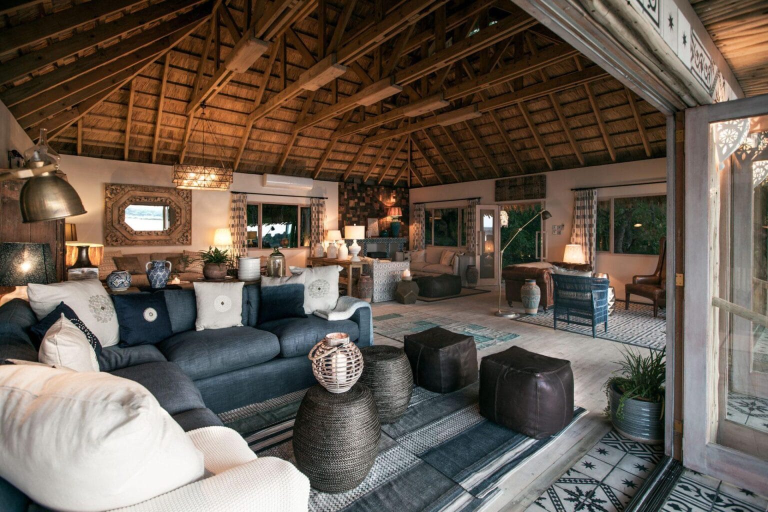 Tongabezi-Lodge-Zambia-najlepsze-hotele-w-Zambii-luksusowe-wakacje-w-Zamibii-ekskluzywne-wyprawy-do-Zambii-szyte-na-miare-zwiedzanie-Zambii-najwazniejsze-atrakcje-Zambii-8.jpg