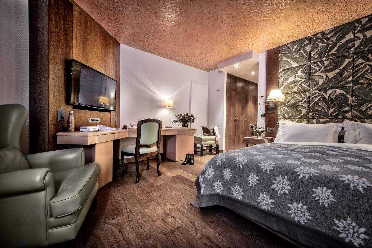 przykładowy pokój w zdjęcie przedstawia Tschuggen-Grand-Hotel-