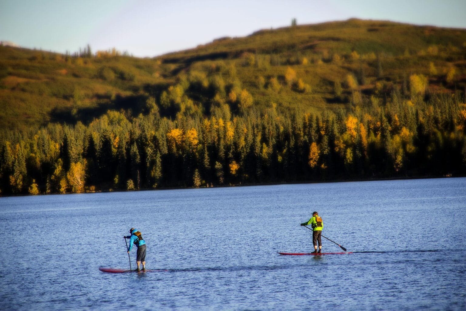 USA-Alaska-Tordillo-Lodge-Stand-Up-Paddle-na-jeziorze.jpg