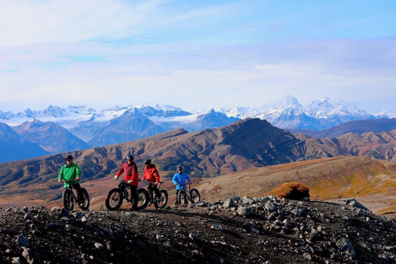 USA-Alaska-Tordillo-Lodge-jazda-na-rowerach.jpg