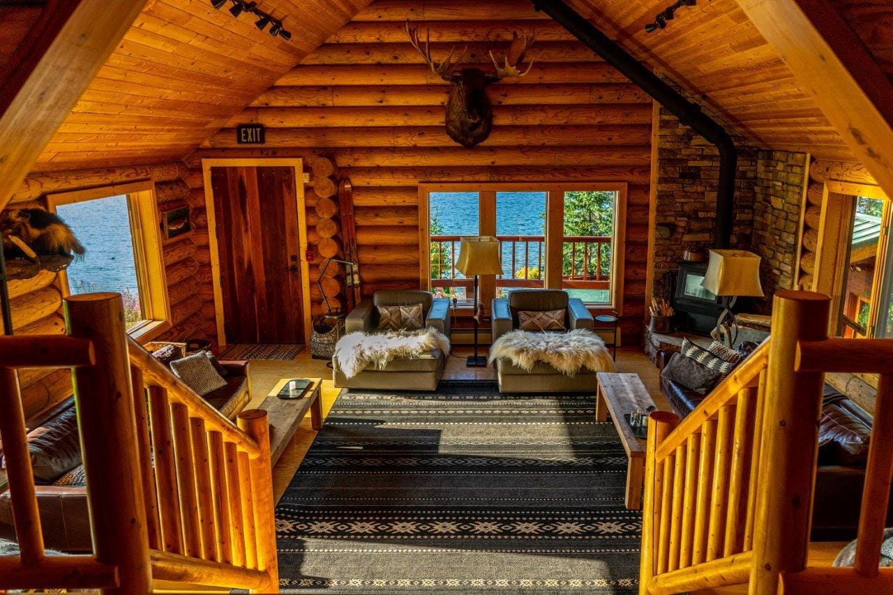 USA-Alaska-Tordillo-Lodge-lodge-w-srodku.jpg