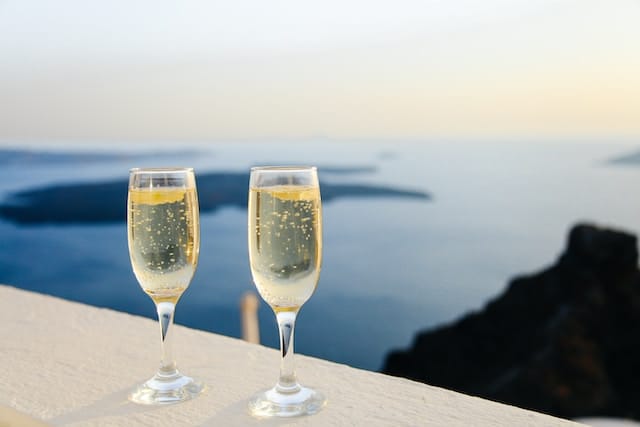 TYPES OF LUXURY TRAVELS,Luxury expeditions,Luxury skiing trips,skiing trips,Private island vacations,Cruises and expeditions,Luxury train travel,Plane and helicopter rentals,honeymoons