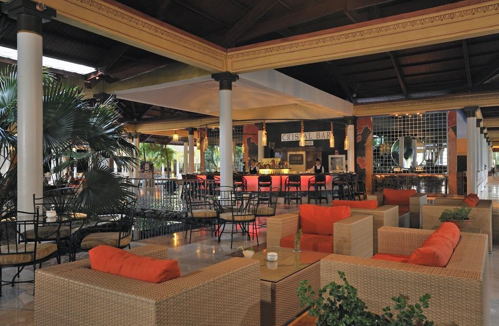 hotel-paradisus-varadero_bar-view.jpg