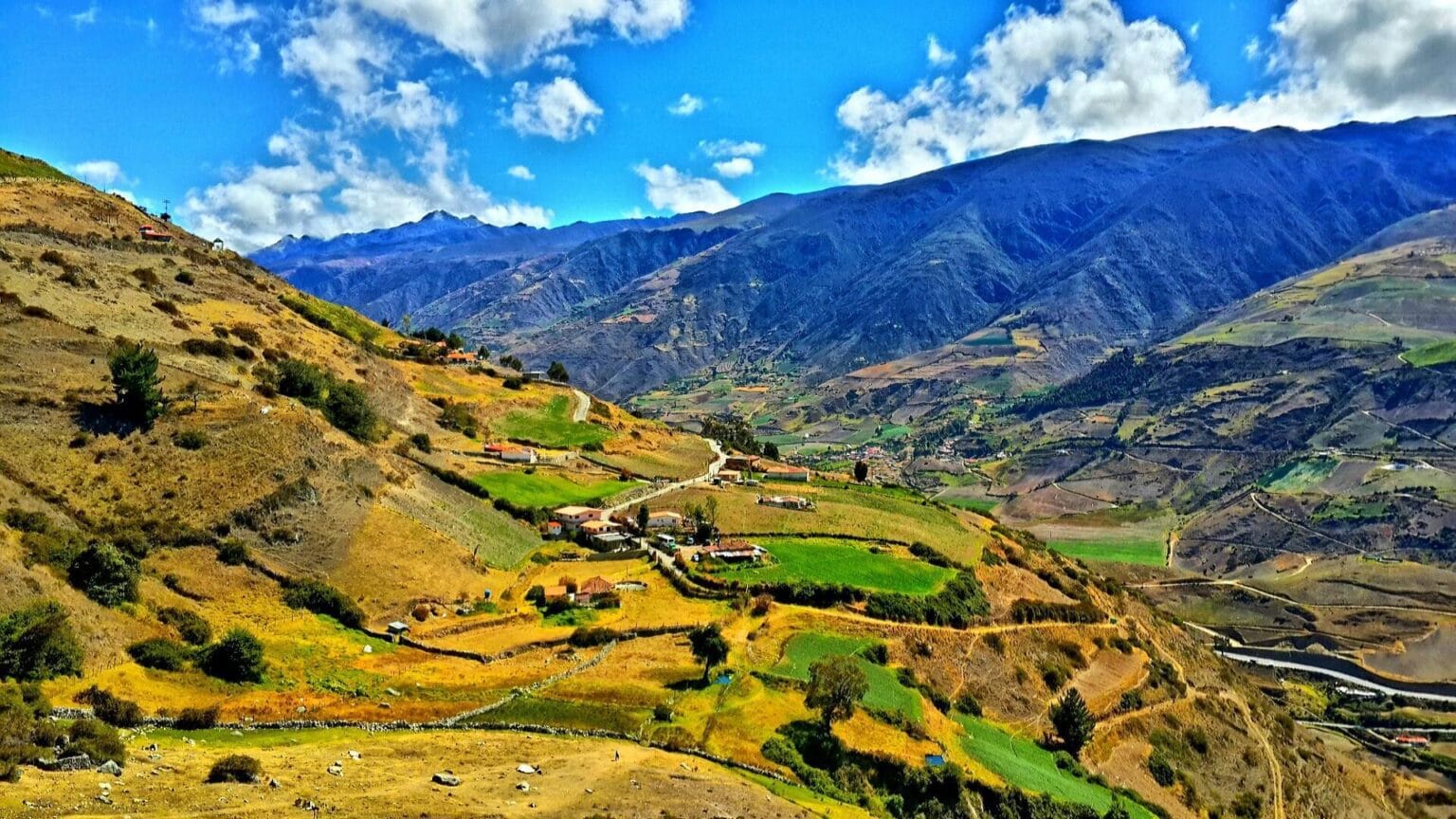 mountains-2213875.jpg