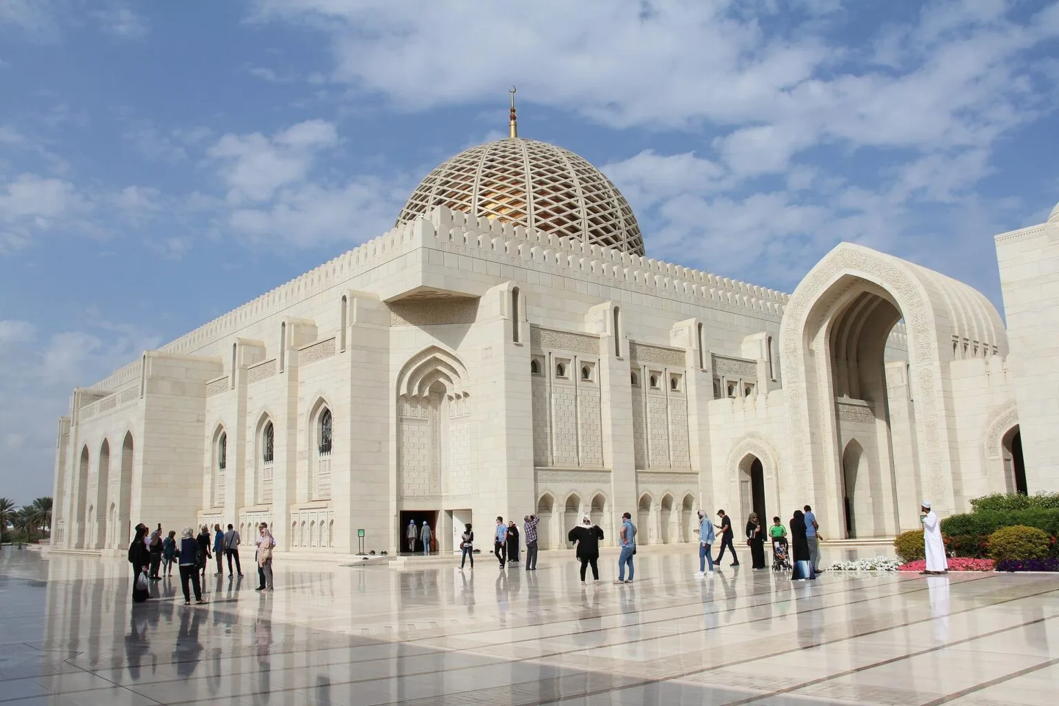 sultan-qaboos-grand-mosque-3228100.jpg