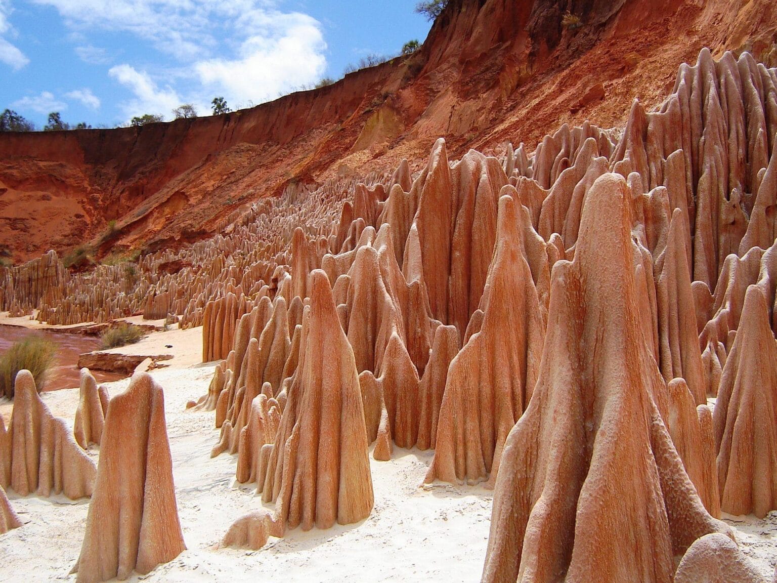 tsingy-rouge-diego-suarez.jpg