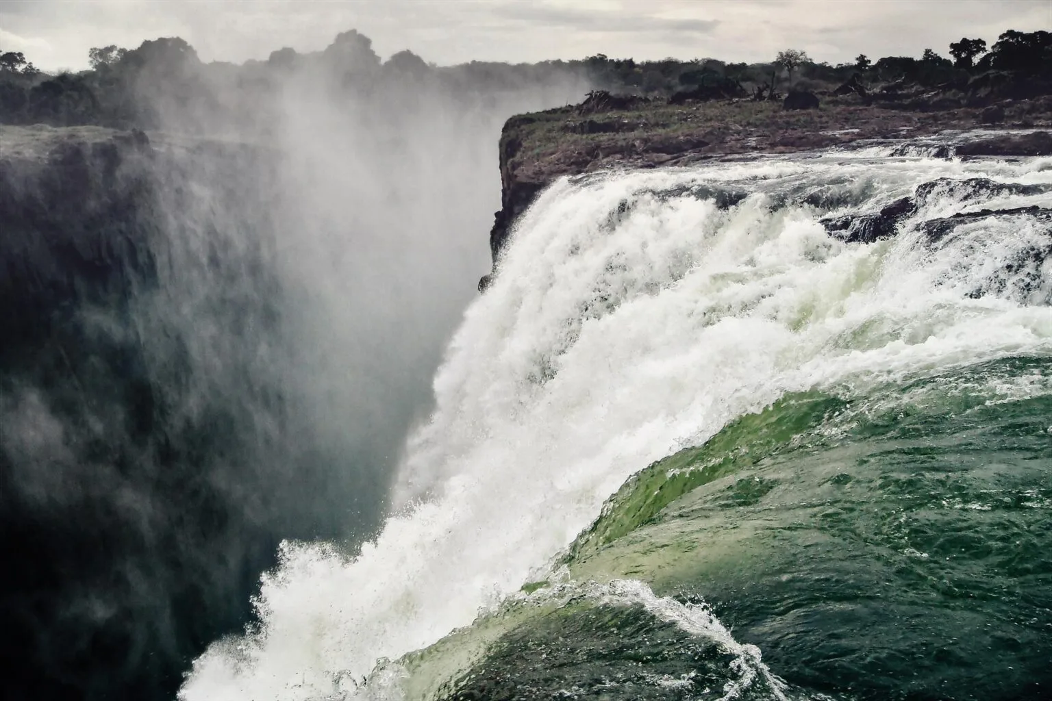 waterfall-2227010.jpg