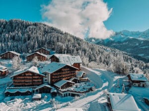 Chalet Royalp, najlepsze hotele górskie, gdzie na narty 2022, hotele gorskie na zimę, szwajcaria najlepsze hotele