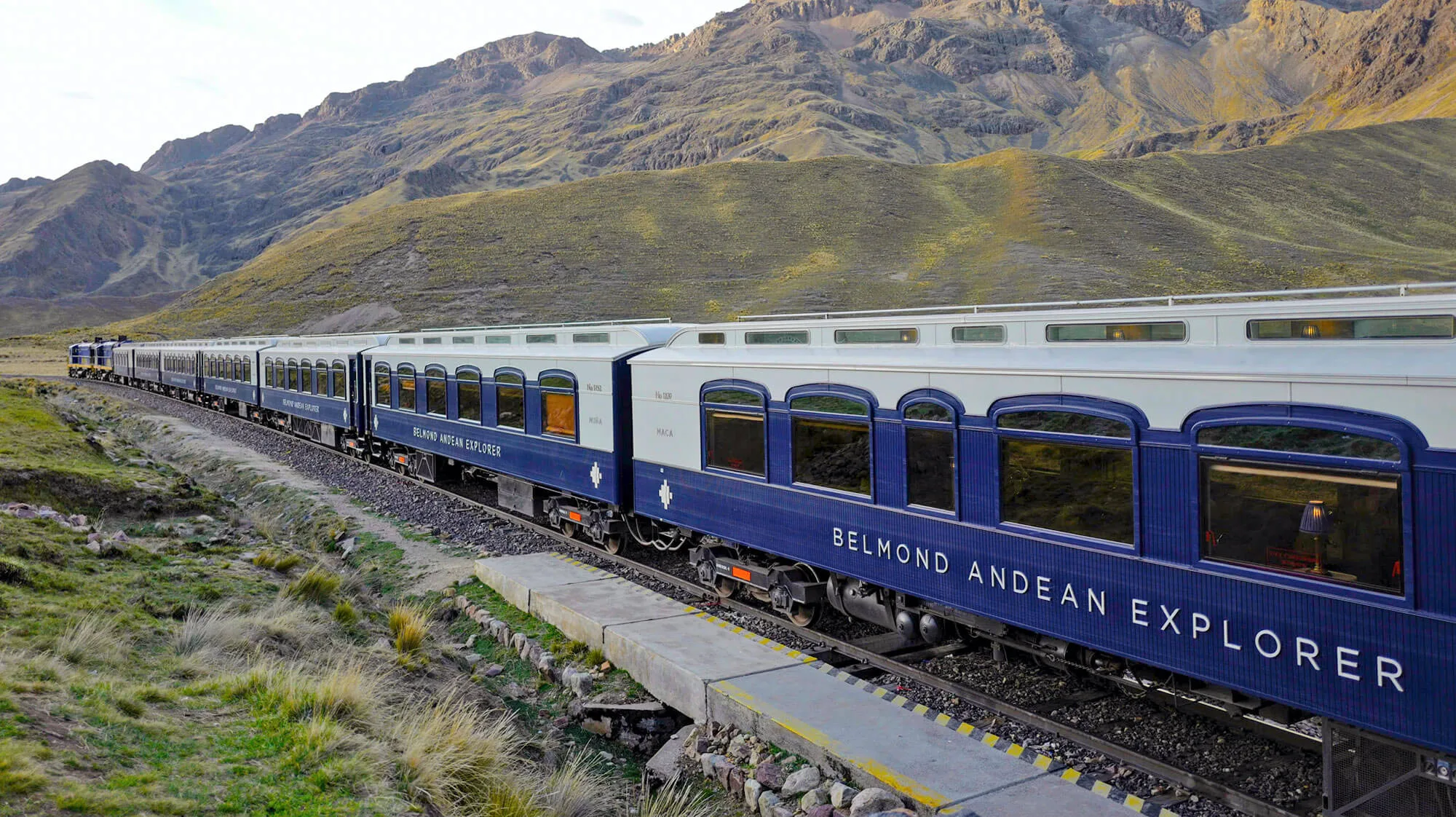 Andean-Explorer-Train-in-La-Raya