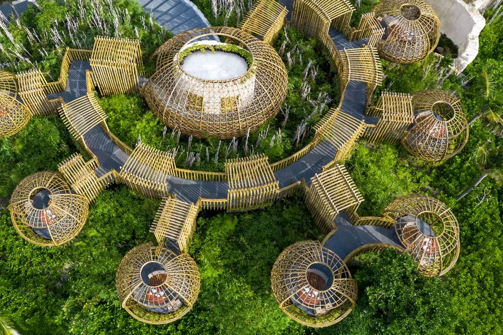 Atrakcyjne oferty all-inclusive Malediwy 2025/2026,Poznaj wyselekcjonowane oferty na wakacje all-inclusive na Malediwach 2025/2026,1. Emerald Maldives Resort &amp; Spa Deluxe All-Inclusive,2. Heritance Aarah - pakiet premium all-inclusive,3. Wyjątkowa oferta all-inclusive Cocoon Maldives,4. Kudadoo Maldives Private Island i usługa „anything,whenever,wherever”,Ayada Maldives,Zaplanujcie wycieczki na Malediwy i ferie zimowe 2026 all inclusive na rajskich wyspach!,Ozen-Reserve,Hotel Ozen Reserve Bolifush,9. Hotel Pullman Maldives Maamutaa,Hotel Lily Beach Resort