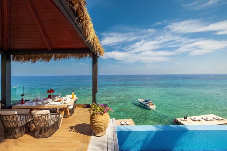 Kuchnia na półwyspie Chalkidiki,Sporty wodne na wakacjach w Grecji,Atrakcje turystyczne na półwyspie Chalkidiki,Luksusowy hotel na półwyspie Chalkidiki - rajski rejon na północy Grecji,Co warto zobaczyć na Krecie,Wakacje Kreta Grecja - oaza spokoju i luksusu,Atrakcje turystyczne wyspy Mykonos,Wakacje na Mykonos – nadmorski urok i elegancja