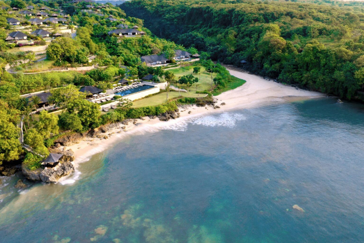 Raffles bali z lotu ptaka, prywatna plaża