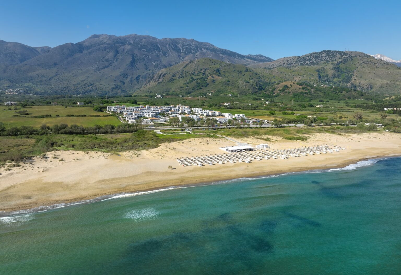 hotel z lotu ptaka, plaża i morze