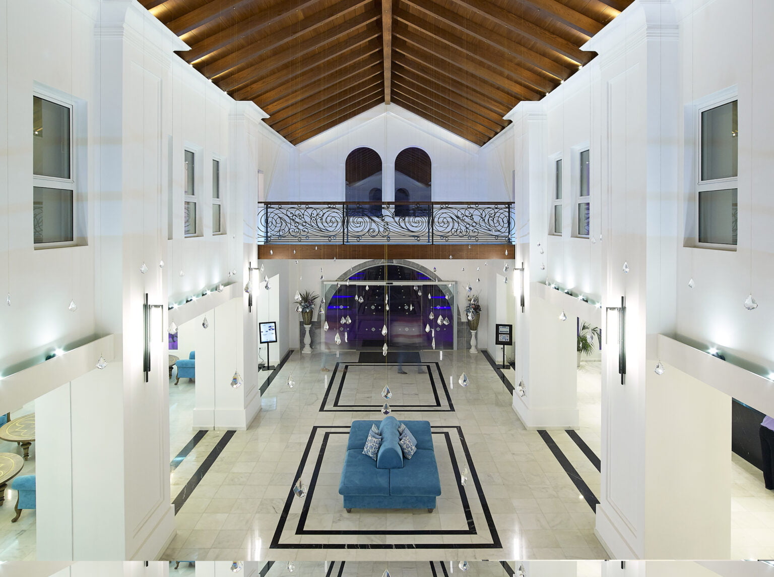 AutoWB: 1.58; 1.00; 2.02,  Kelvin=3338,  Tint=-0.0095