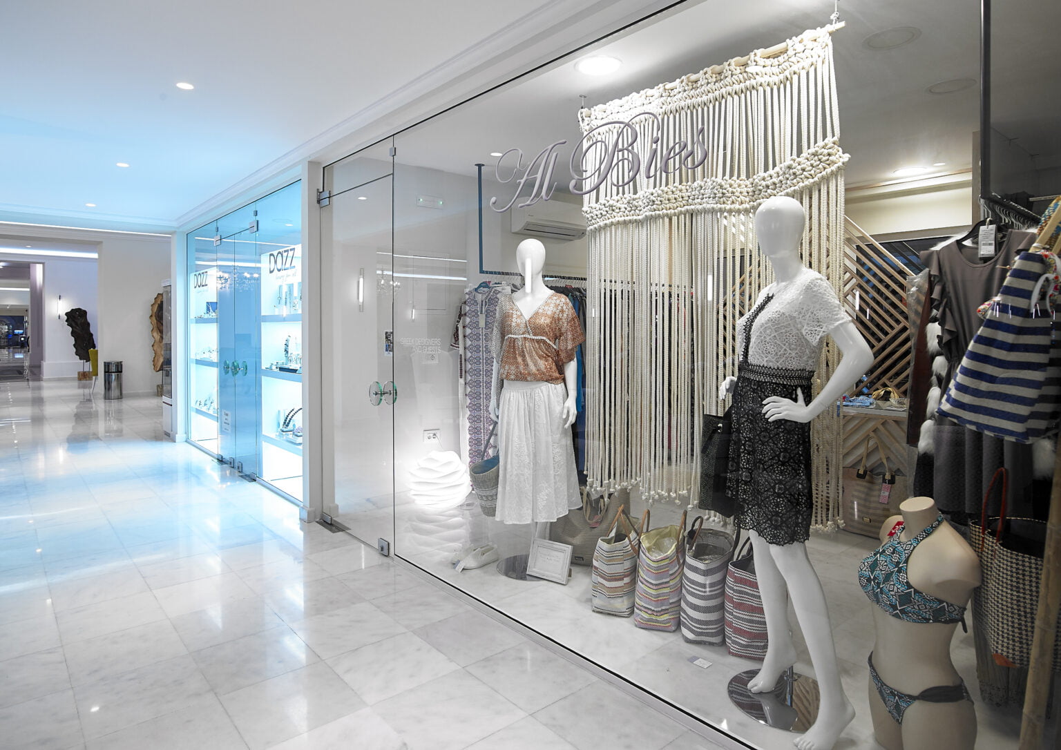 sklepy blisko Anemos Luxury Grand Resort,