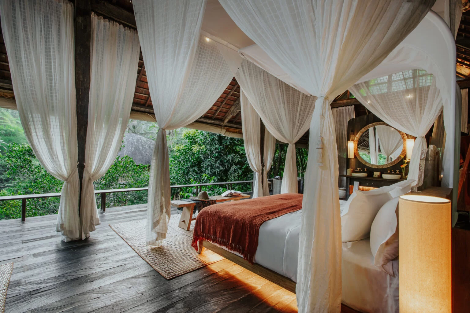 bedroom with open space to nature