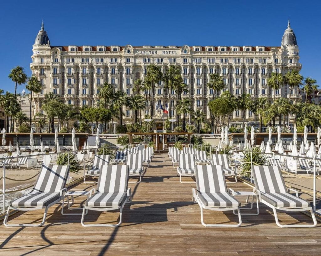 Hotel Carlton Cannes,Hotel przy promenadzie La Croisette,Wielopokojowe apartamenty w Cannes