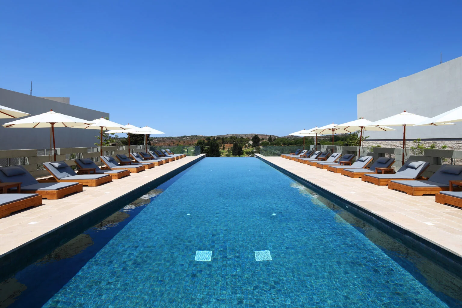 відкритий плавальний басейн з видом на зелень Minthis Reort,